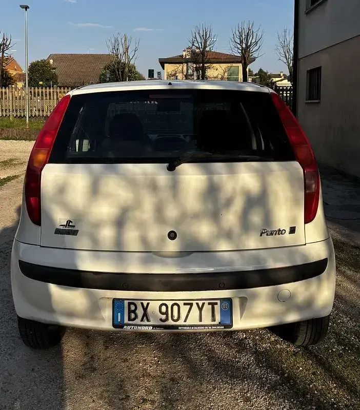 Usado Fiat Punto 60 CV (44 kW) 2002 Utilitario