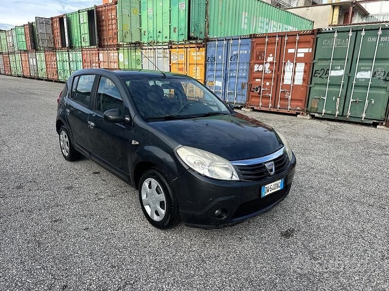 Usata Dacia Sandero Lauréate 72 CV (52 kW) 2010 Grigio Berlina