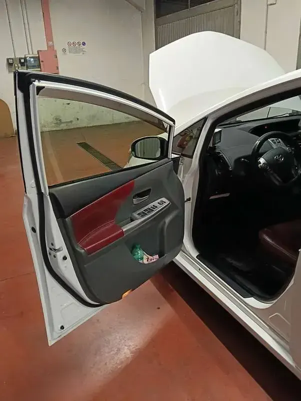 Usata Toyota Prius+ Active 99 CV (72 kW) 2015 Bianco Monovolume