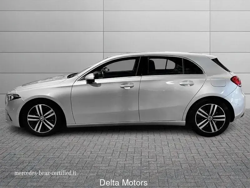 Usata Mercedes A180 116 CV (85 kW) 2021 Argento Utilitaria