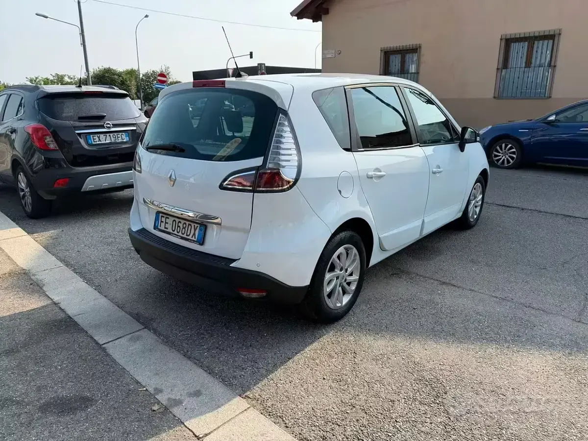 Usata Renault Scénic 110 CV (80 kW) 2016 Bianco Monovolume