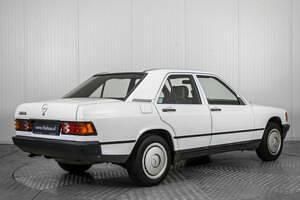 Usata Mercedes 190 73 CV (53 kW) 1985 Bianco Berlina