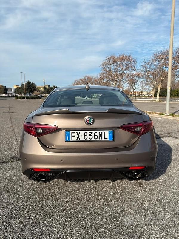 Usata Alfa Romeo Giulia Executive 160 CV (117 kW) 2019 Grigio Berlina