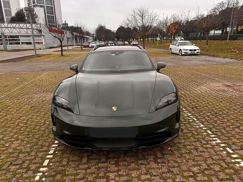 Usata Porsche Taycan Cross Turismo 163 kW (222 CV) 2024 Verde Station wagon