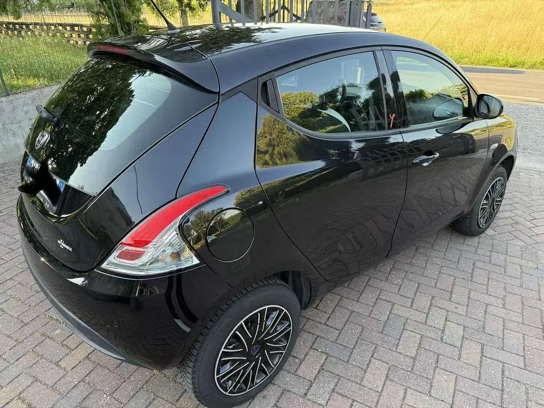 Usata Lancia Ypsilon 80 CV (58 kW) 2015 Utilitaria