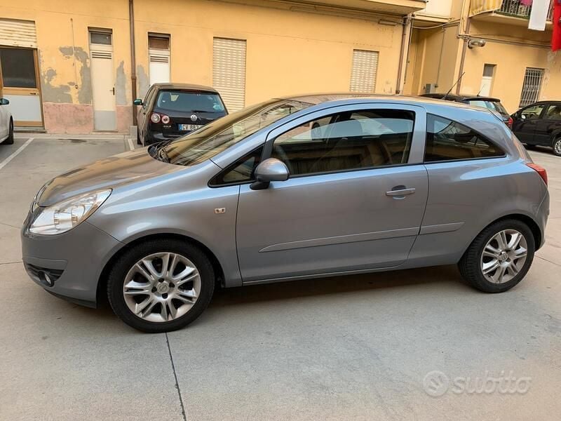 Usata Opel Corsa 80 CV (58 kW) 2007 Grigio Utilitaria