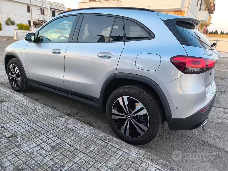 Usata Mercedes GLA200 150 CV (110 kW) 2021 Grigio SUV