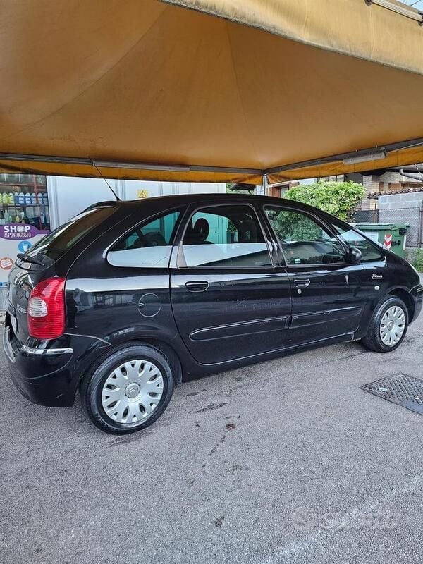 Nero Usata 2005 Citroën Xsara Picasso Monovolume | 900 € - Immagine 1/4
