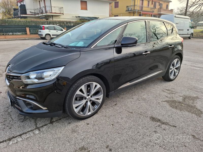 Nero Usata 2018 Renault Scénic IV Monovolume | 12.500 € (Buon prezzo) - Immagine 1/4
