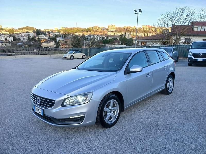 Usata Volvo V60 Kinetic 115 CV (84 kW) 2015 Argento Station wagon