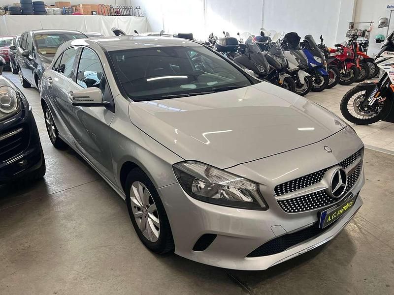 Occasion Mercedes A160 Business 102 ch (75 kW) 2016 Argent Berline