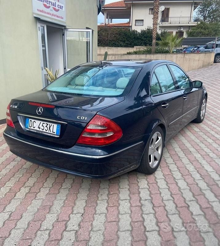 Usata Mercedes E320 Avantgarde 224 CV (164 kW) 2006 Blu Berlina
