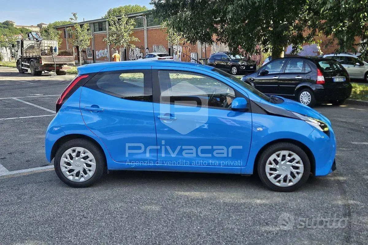 Usata Toyota Aygo Connect Style 72 CV (52 kW) 2019 Bluazzurro Utilitaria