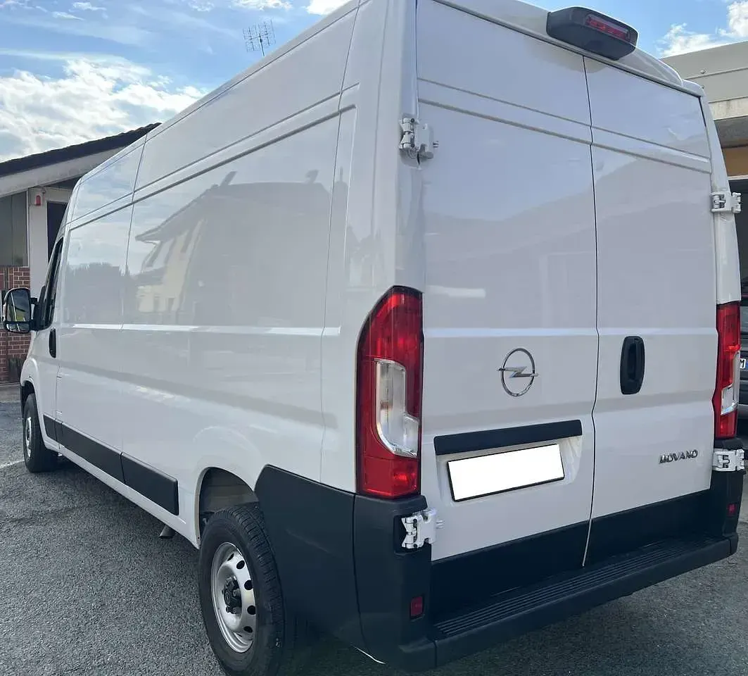 Usata Opel Movano 140 CV (102 kW) 2024 Bianco Furgone