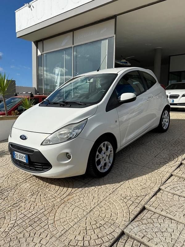 Arancione Usata 2012 Ford Ka Tre volumi | 4800 € (Cara) - Immagine 1/4