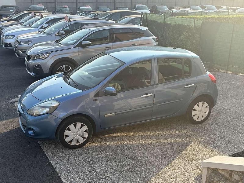 Usata Renault Clio II 75 CV (55 kW) 2011 Blu/azzurro Berlina