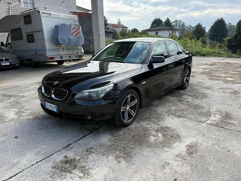 Nero Usata 2006 BMW 525 Tre volumi | 3650 € (Buon prezzo) - Immagine 1/4