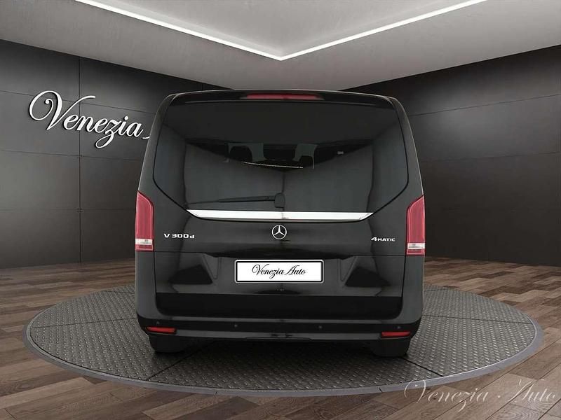 Usata Mercedes V300 Avantgarde 237 CV (174 kW) 2023 Nero Monovolume