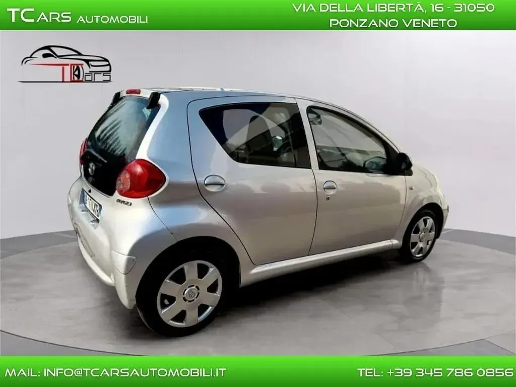 Usata Toyota Aygo 68 CV (50 kW) 2008 Argento Utilitaria