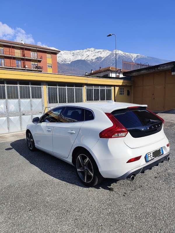 Usata Volvo V40 R-Design Momentum 150 CV (110 kW) 2016 Berlina