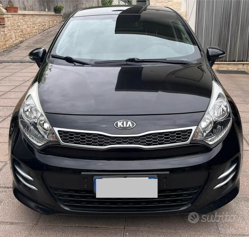 Usata Kia Rio 90 CV (66 kW) 2015 Nero Utilitaria