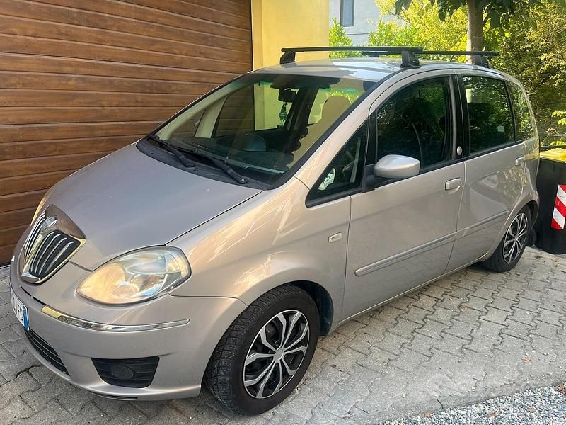 Usata Lancia Musa 95 CV (69 kW) 2009 Grigio Monovolume