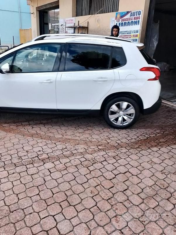 Usata Peugeot 2008 Allure 81 CV (59 kW) 2014 Bianco SUV
