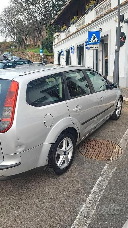 Usata Ford Focus Style 90 CV (66 kW) 2007 Grigio Station wagon