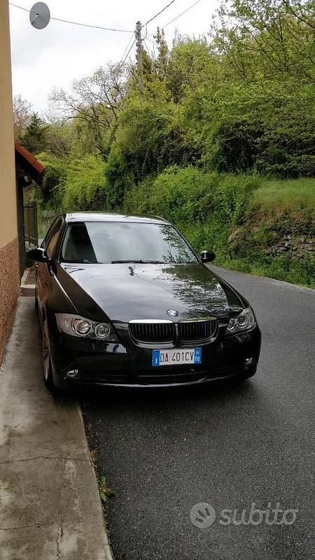 Nero Usata 2006 BMW 325 Tre volumi | 8800 € - Immagine 1/4