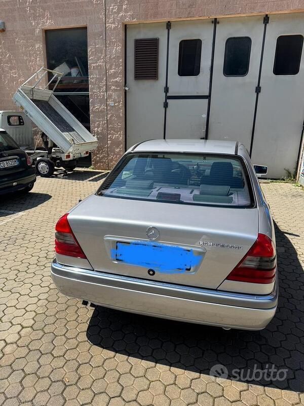 Usata Mercedes C200 192 CV (141 kW) 1996 Grigio Berlina