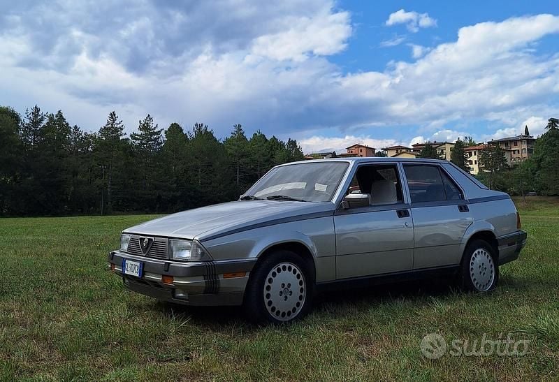 Usata Alfa Romeo 75 1986 Grigio Berlina