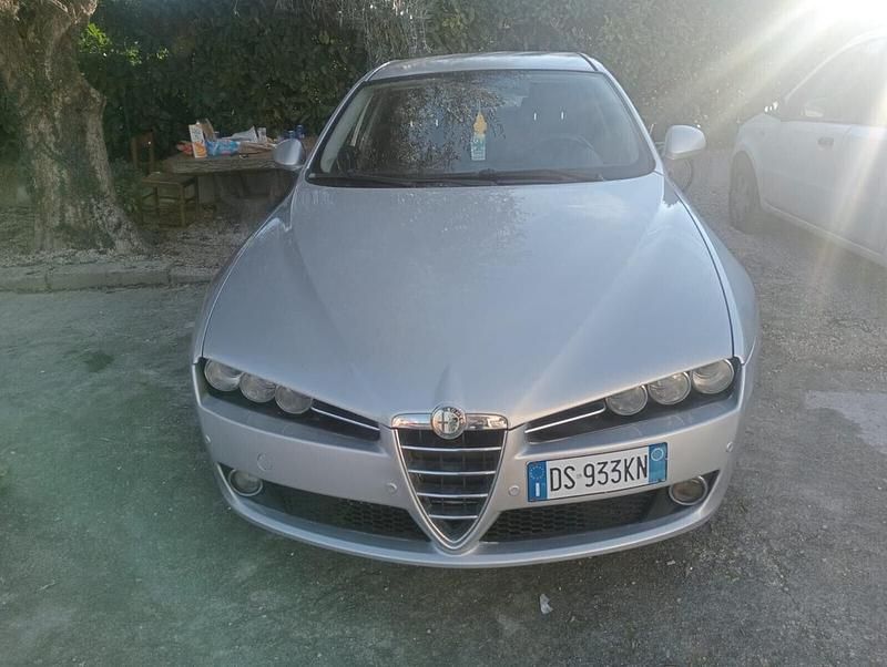 Second-hand Alfa Romeo 159 Ti 149 CP (109 kW) 2008 Argintiu Berlinǎ