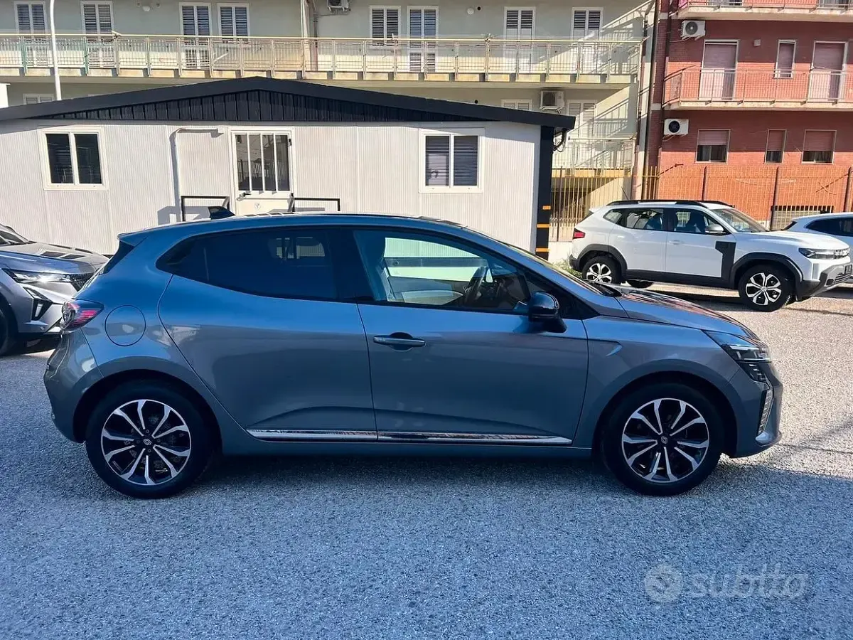 Usata Renault Clio V Techno 91 CV (66 kW) 2025 Grigio Berlina