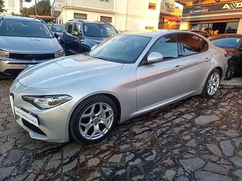 Usata Alfa Romeo Giulia Super 190 CV (139 kW) 2019 Argento Berlina