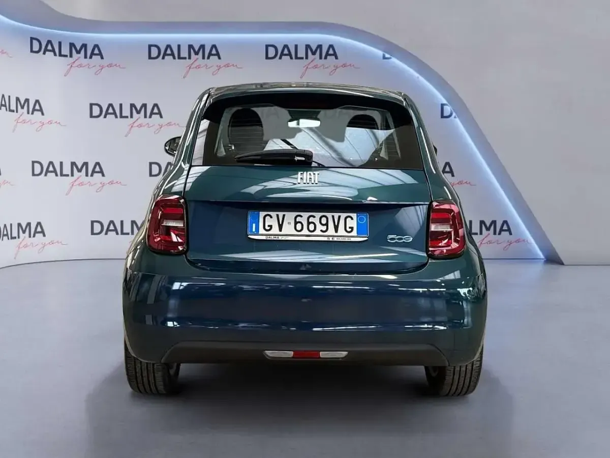 Käytetty Fiat 500e 69 kW (95 HP) 2024 Vihreä Viistoperä