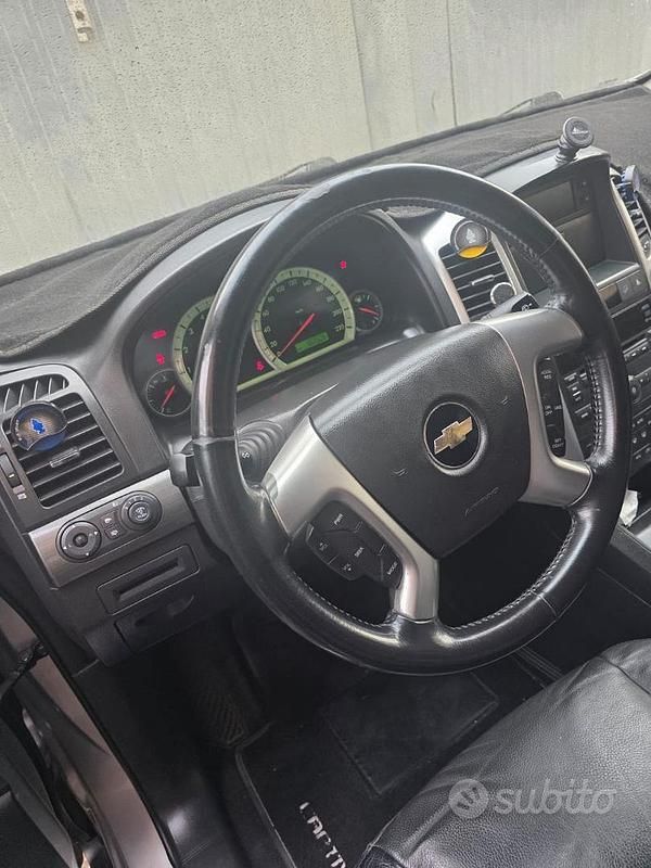 Usata Chevrolet Captiva 2009 Grigio SUV