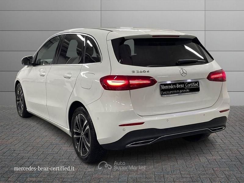 Usata Mercedes B200 Advanced 150 CV (110 kW) 2023 Argento Monovolume