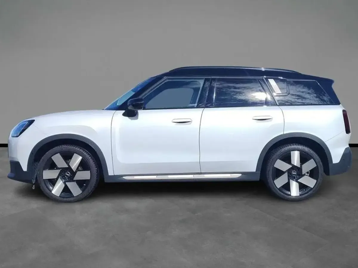 Usata Mini Cooper Countryman Favoured 150 CV (110 kW) 2024 Bianco SUV