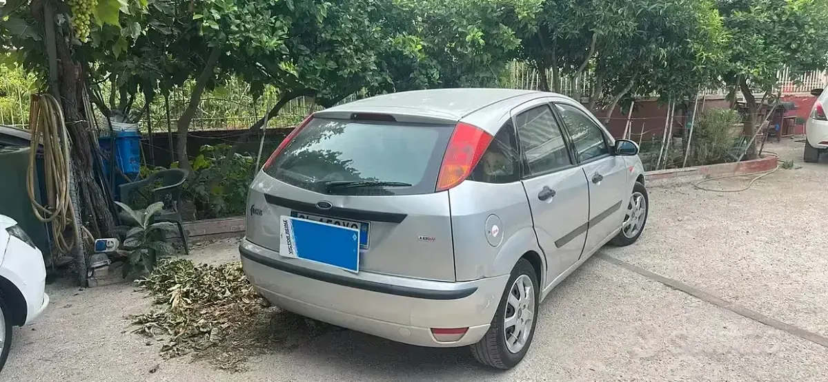 Usata Ford Focus 100 CV (73 kW) 2004 Grigio Berlina