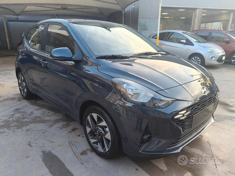 Nowe Hyundai i10 63 KM (46 kW) 2025 Czerwony Hatchback