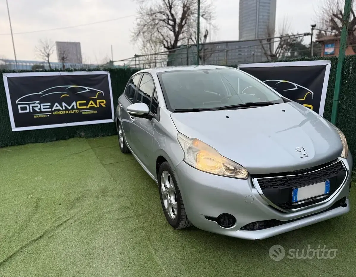 Usata Peugeot 208 92 CV (67 kW) 2013 Grigio Utilitaria