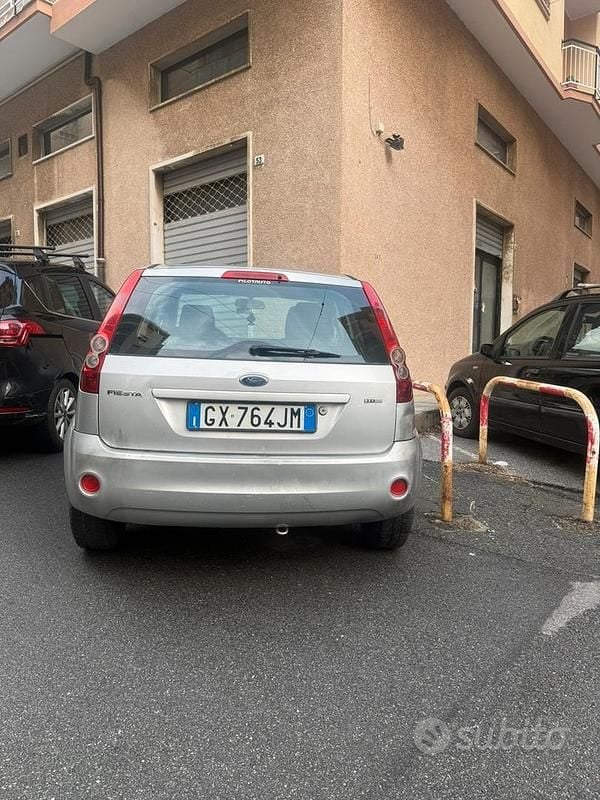 Usata Ford Fiesta Ambiente 68 CV (50 kW) 2006 Grigio Berlina