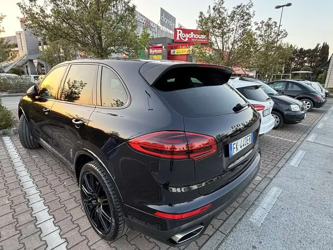 Usata Porsche Cayenne Platinum Edition 250 CV (183 kW) 2017 Nero SUV