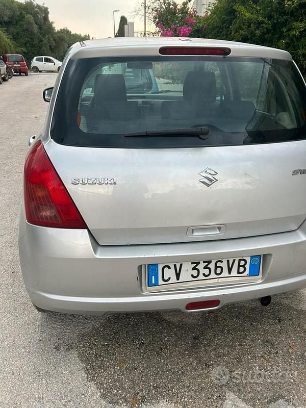 Second-hand Suzuki Swift 92 CP (67 kW) 2005 Gri Hatchback
