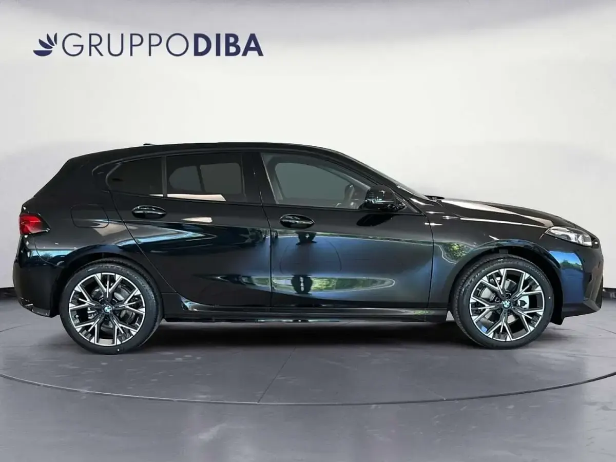 Nuova BMW 118 Efficient Dynamics 150 CV (110 kW) 2026 Nero Utilitaria