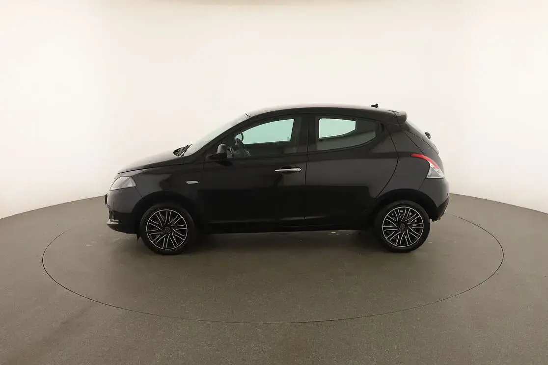 Usata Lancia Ypsilon Gold 70 CV (51 kW) 2022 Nero Utilitaria