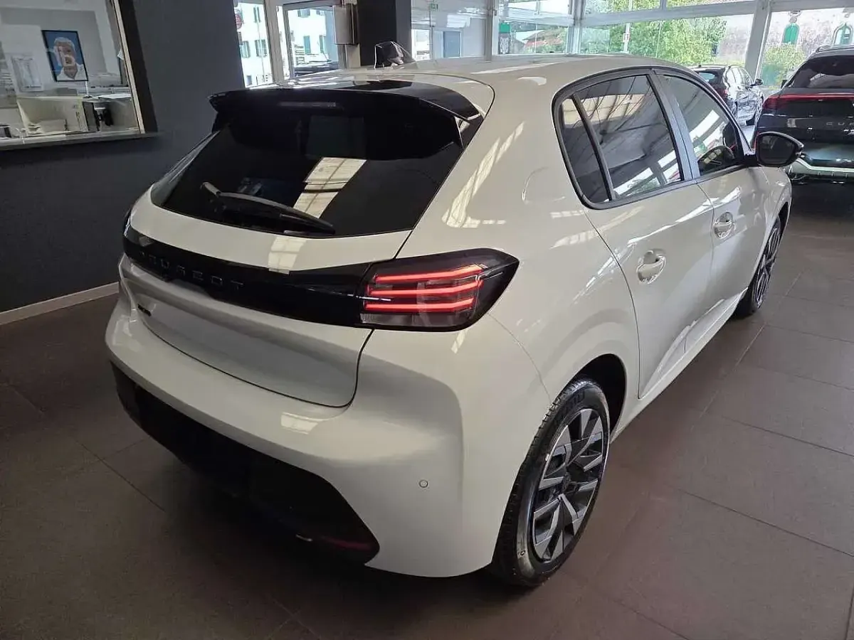 Nuova Peugeot 208 Business-Line 101 CV (74 kW) 2026 Okenite Utilitaria
