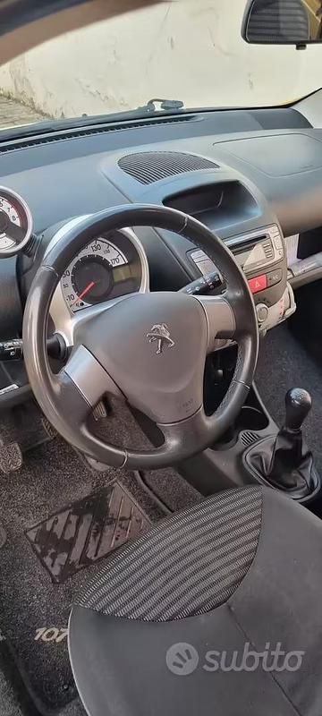 Usata Peugeot 107 68 CV (50 kW) 2012 Giallo Utilitaria