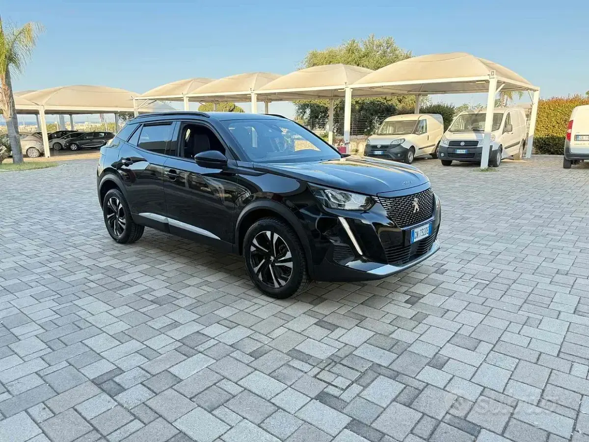 Usata Peugeot 2008 Allure 131 CV (96 kW) 2023 Nero SUV