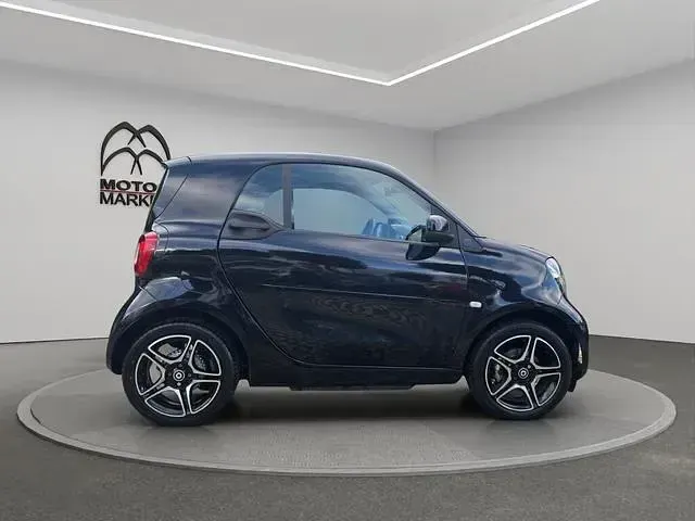 Usata Smart ForTwo Electric Drive Passion 60 kW (82 CV) 2021 Nero / black Berlina